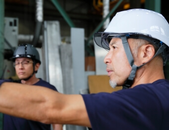 若江ロールで働くスタッフ